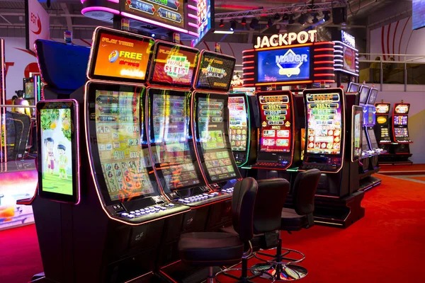 igplay Dragon Hatch betting interface showing stake selection and live dealer video
